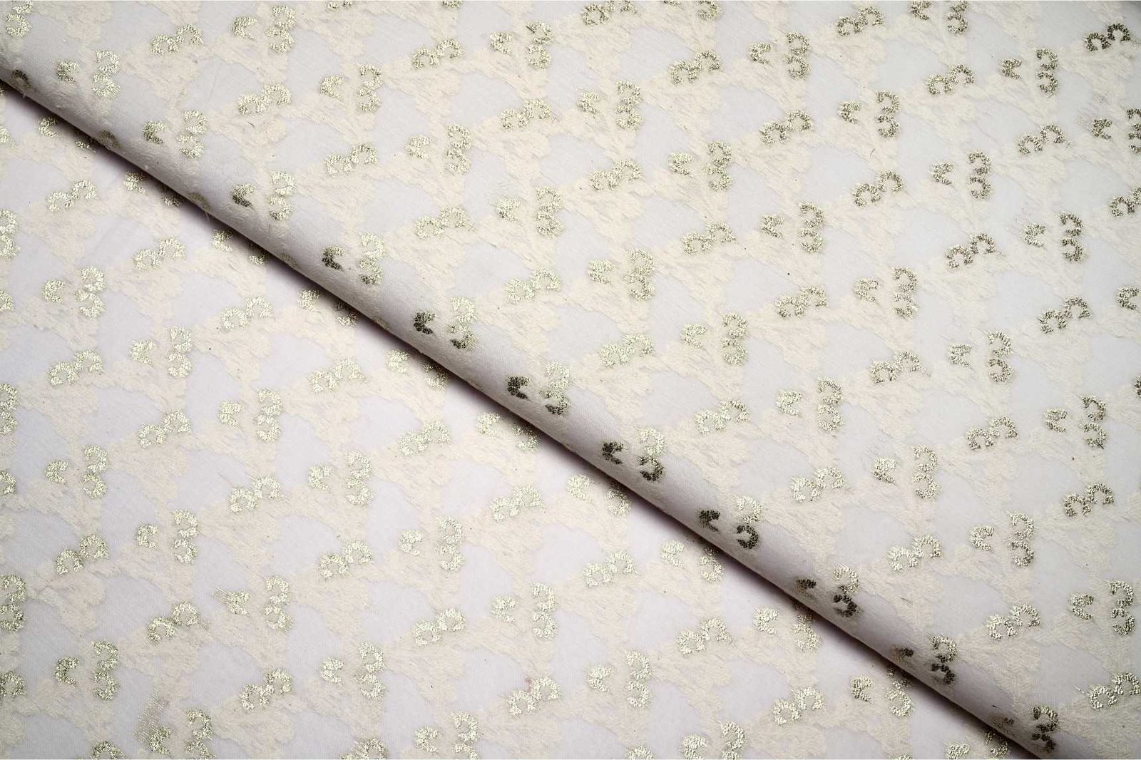 DIABLE  OFF WHITE COLOR WISCOSS GEORGET GOLD EMBOSS CRUSH WEAVE LEAF  MOTIVE PATTERN JAQARD FABRIC 10788