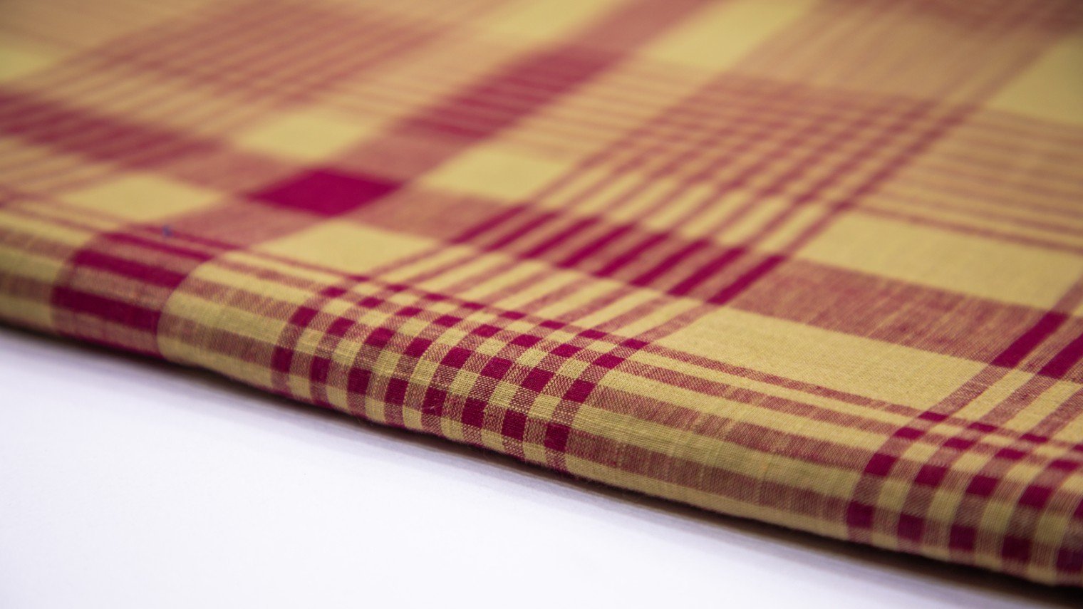 SAND BEIGE COLOR SOUTH COTTON HANDLOOM MAROON CHEX WEAVE FABRIC - 4329