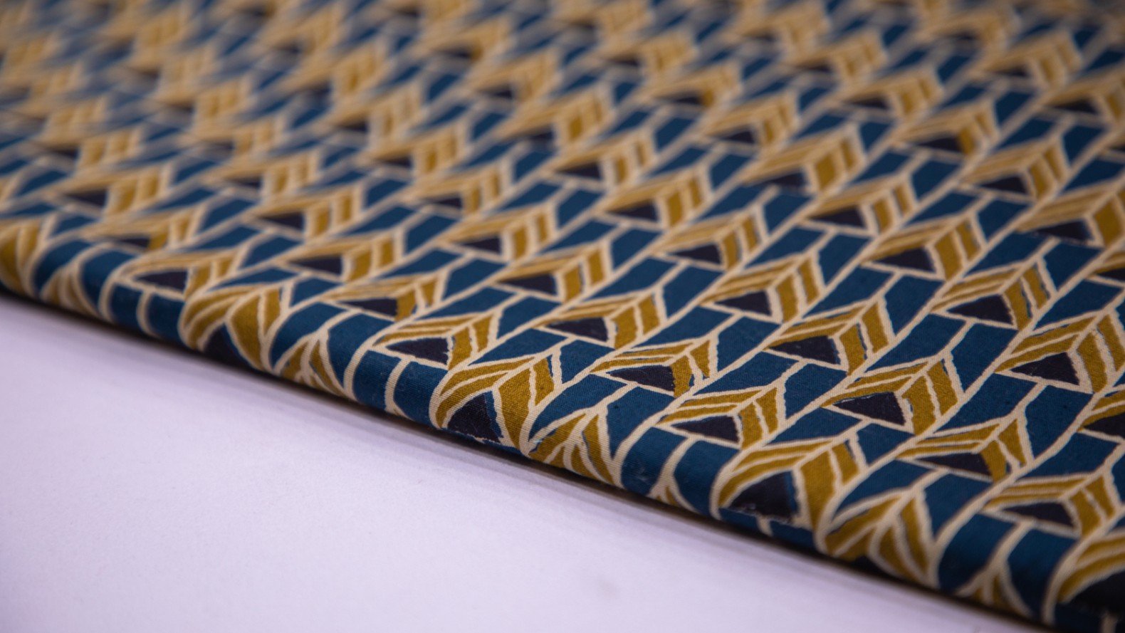 NATURAL INDIGO BLUE COLOR COTTON HAND BLOCK GEOMETRIC CHAIN PRINT 4459