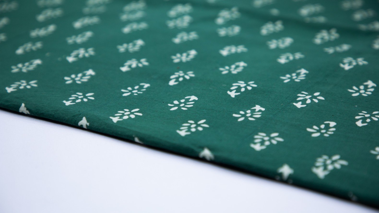 PINE GREEN COLOR COTTON HAND BLOCK WHITE MOTIF PRINT 4495