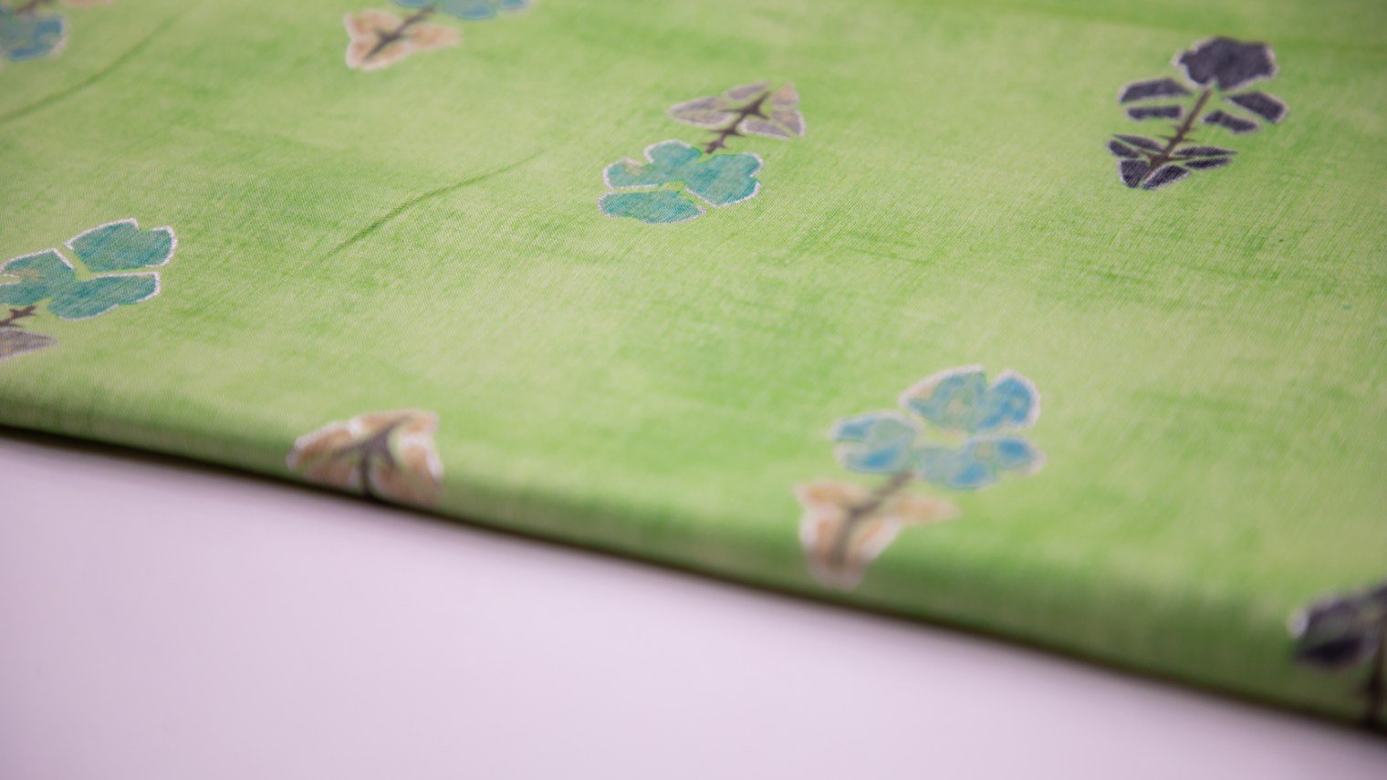 PASTEL PISTA GREEN COLOR FADE TEXTURE RAYON FOIL MOTIF PRINT FABRIC - 4618