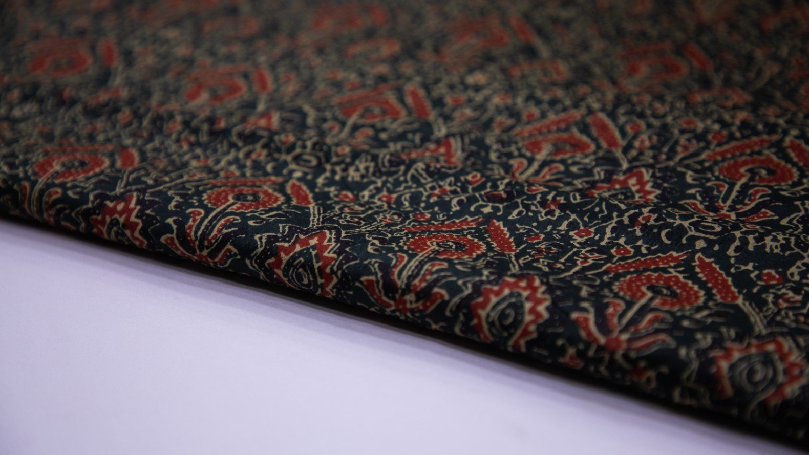 COIL BLACK COLOR COTTON SCREEN PRINT ABSTRACT GAMTHI FEEL PATTERN FABRIC - 4620