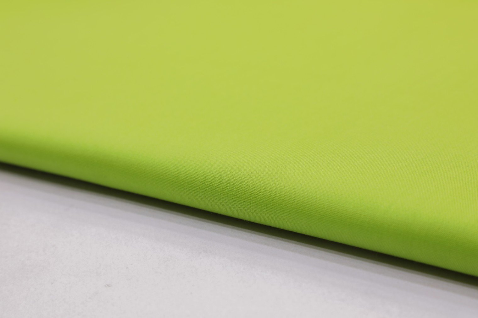 PARROT GREEN COLOR COTTON POPLIN UMAID PLAIN 5356