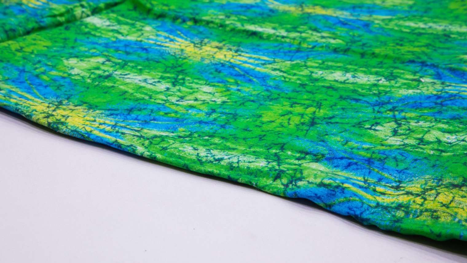 LEAF GREEN COLOR RAYON BLUE ABSTRACT PATTERN SCREEN PRINT FABRIC - 5305