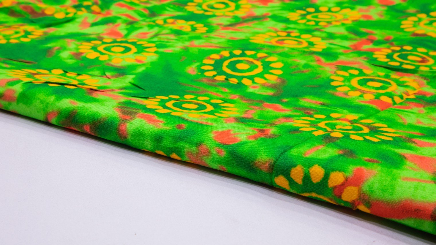 EMERALD GREEN COLOR RAYON YELLOW BATIK FLOWER PATTERN SCREEN PRINT FABRIC - 5310