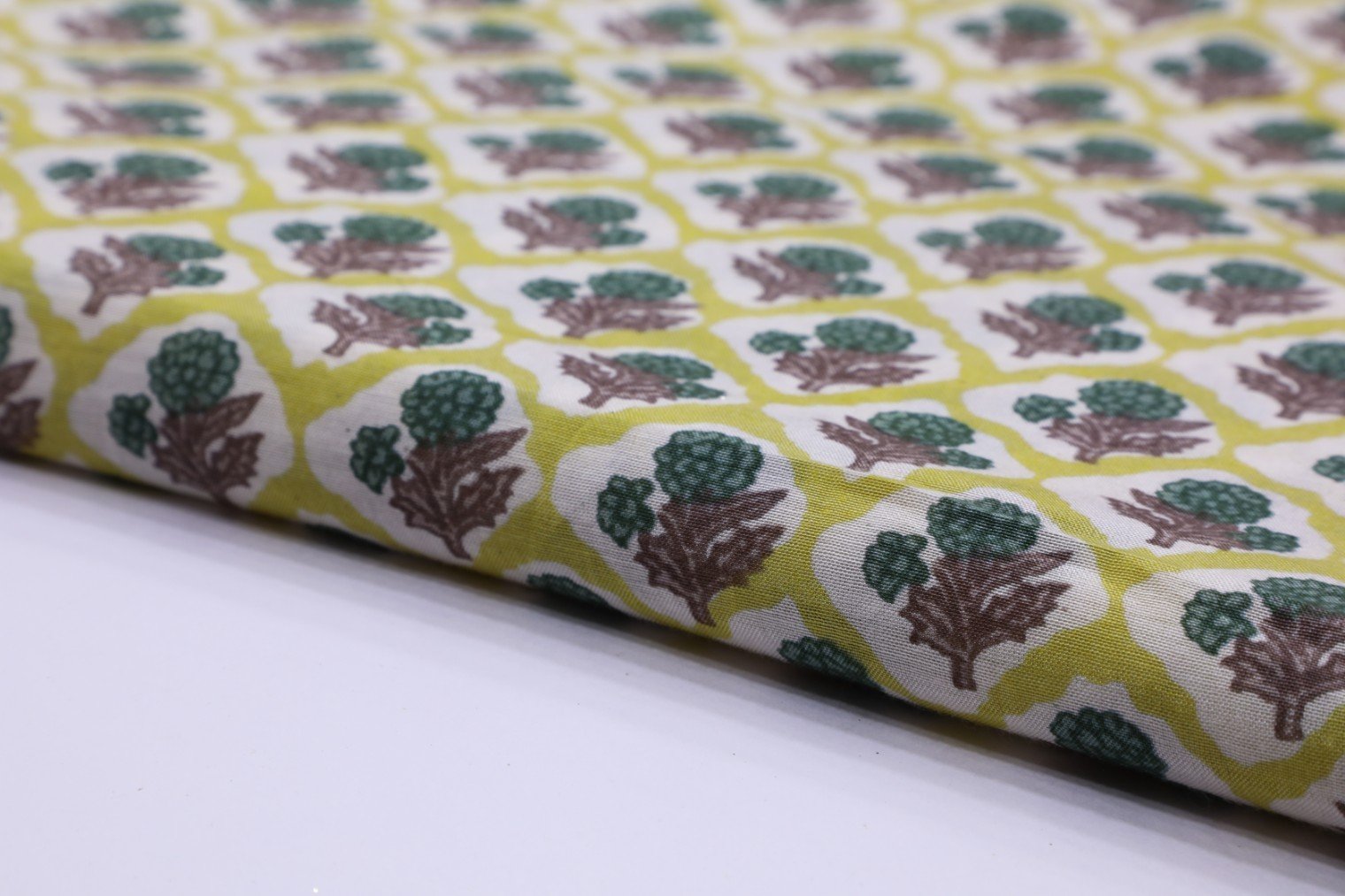 GOSEBERRY YELLOW COLOR RETRO PATTERN DIGITAL MUSLIN SILK PRINT 5080