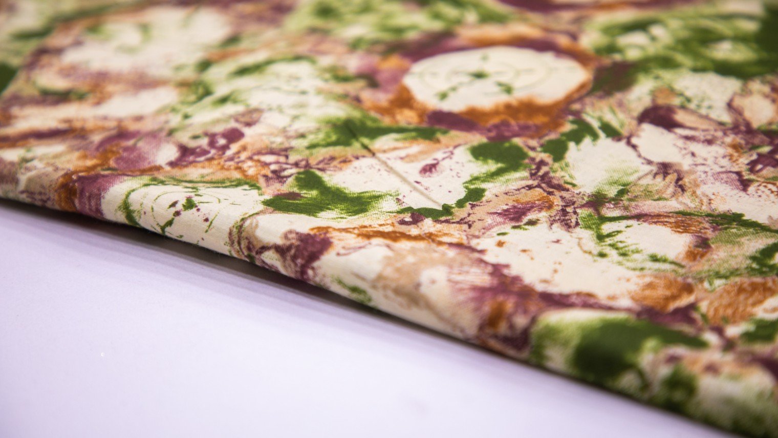 OLIVE GREEN COLOR COTTON SCREEN PRINT BROWN & CREAM BATIK PATTERN FABRIC - 5698