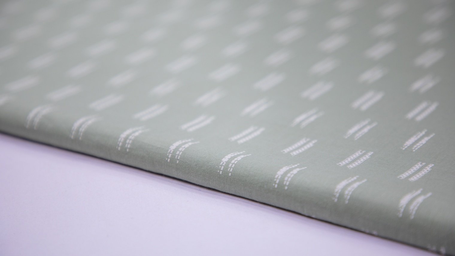 STEEL GREY COLOR COTTON SCREEN PRINT JAIPURI CREAM IKAT MOTIF FABRIC - 5714