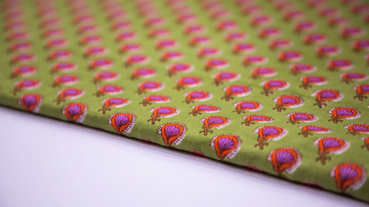 OLIVE GREEN COLOR COTTON SCREEN PRINT JAIPURI PURPLE MOTIF FABRIC - 5876