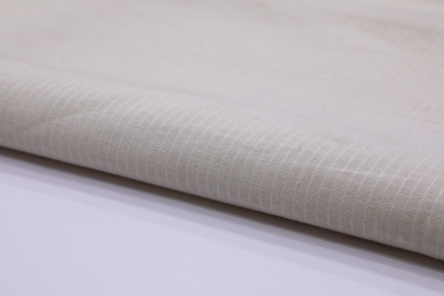 OFF WHITE COLOR COTTON HANDLOOM GOLD ZARI WEAVE THIN STRIPES PATTERN FABRIC - 6554