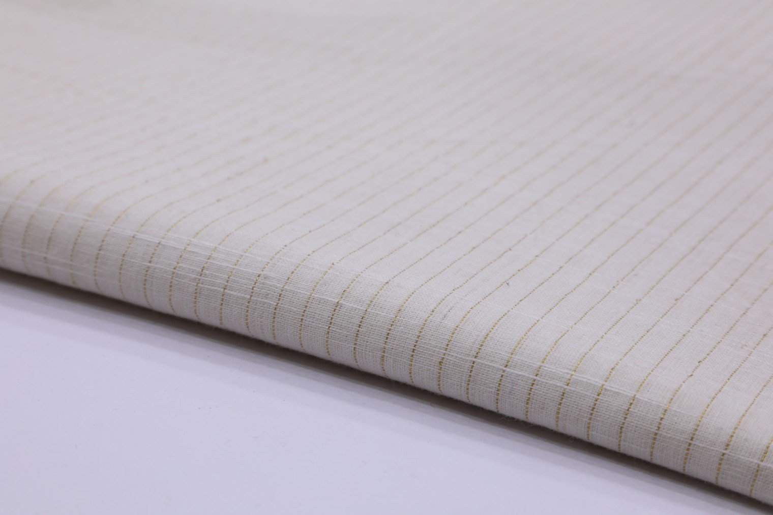 CREAM COLOR COTTON HANDLOOM DOBBY GOLD ZARI WEAVE THIN STRIPES FABRIC - 6572