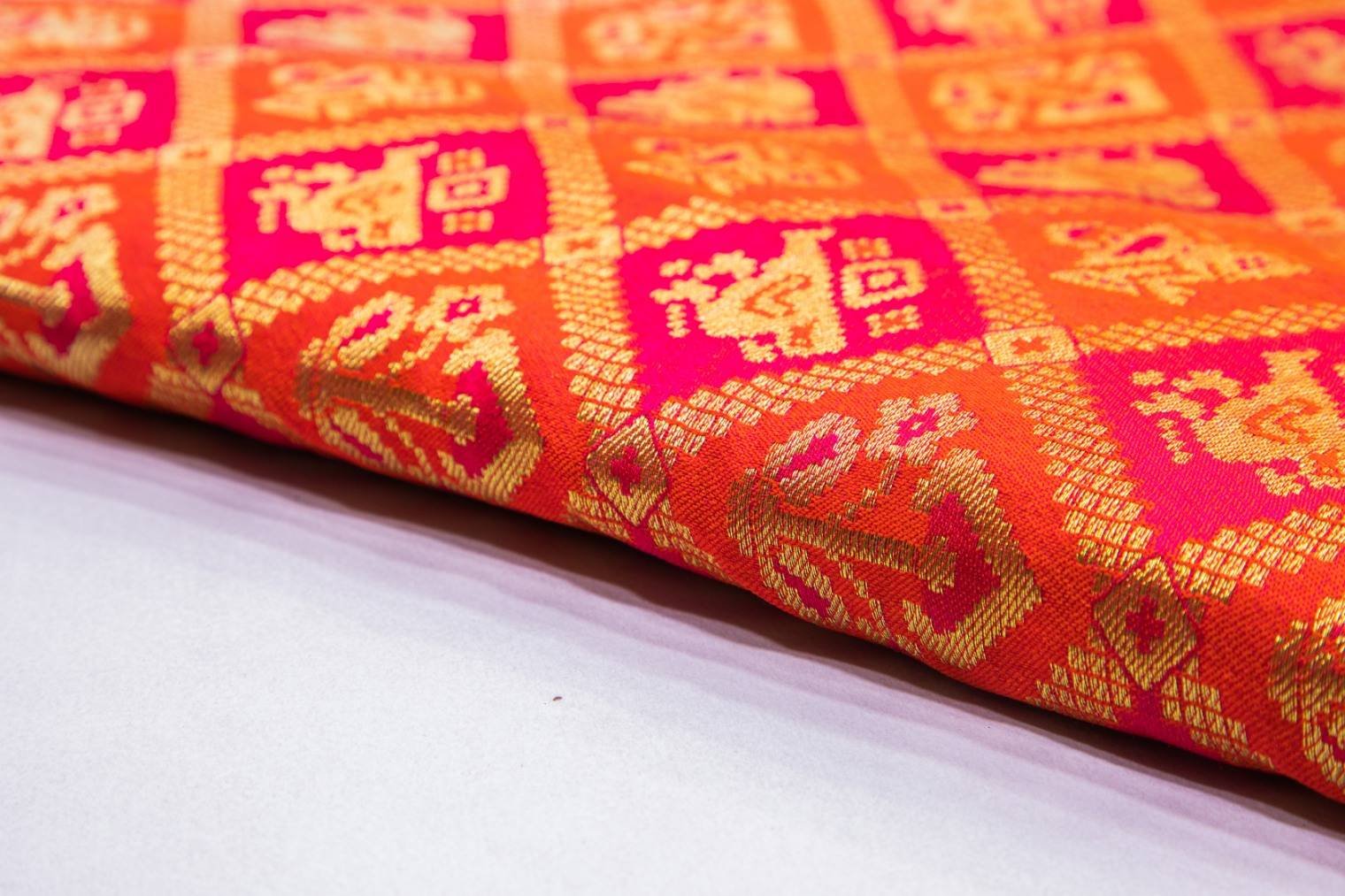 BRIGHT ORANGE & PINK COLOR PATOLA PATTERN SILK BROCADE 9540