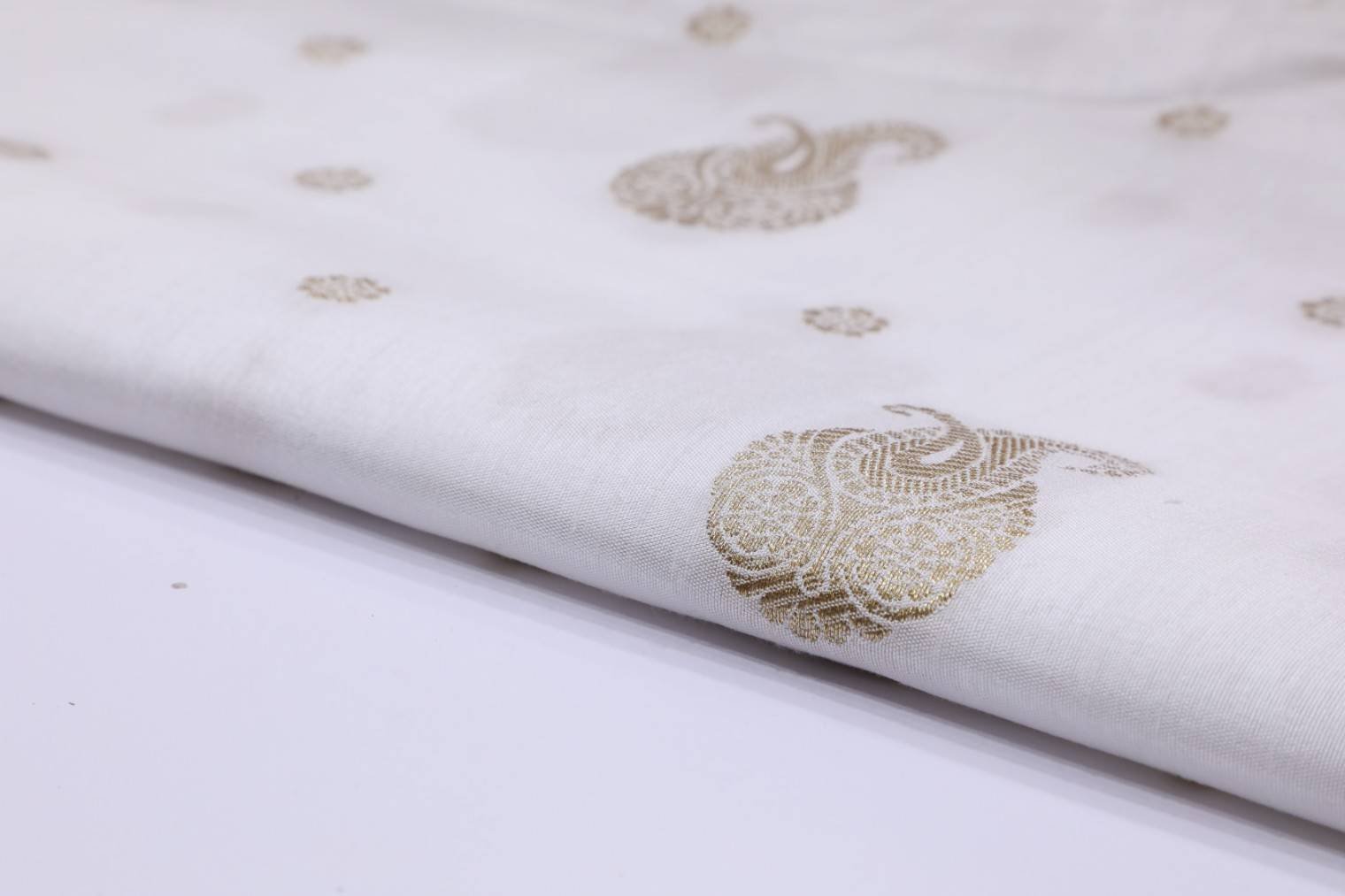 DIABLE CREAM COLOR BANARASI CHANDERI METALIC ANMOL GOLD LEHERIYA PATTERN PORY BROCADE FABRIC 11123