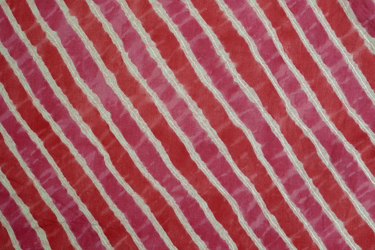 FAIRYTALE GREY COLOR MUSLIN SILK FLORAL & ABSTRACT BOX WITH GOLD METALIC FOIL LAYER CHAIN PATTERN PRINTED FABRIC  11602