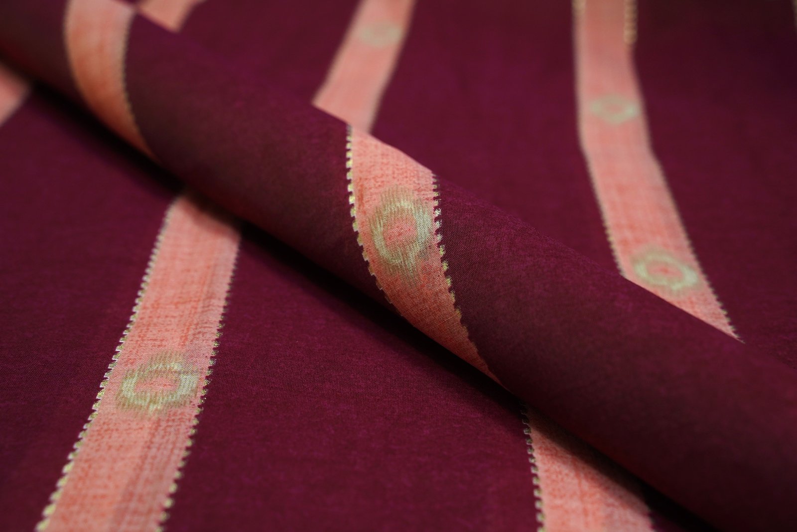 FAIRYTALE GREY COLOR MUSLIN SILK FLORAL & ABSTRACT BOX WITH GOLD METALIC FOIL LAYER CHAIN PATTERN PRINTED FABRIC  11602