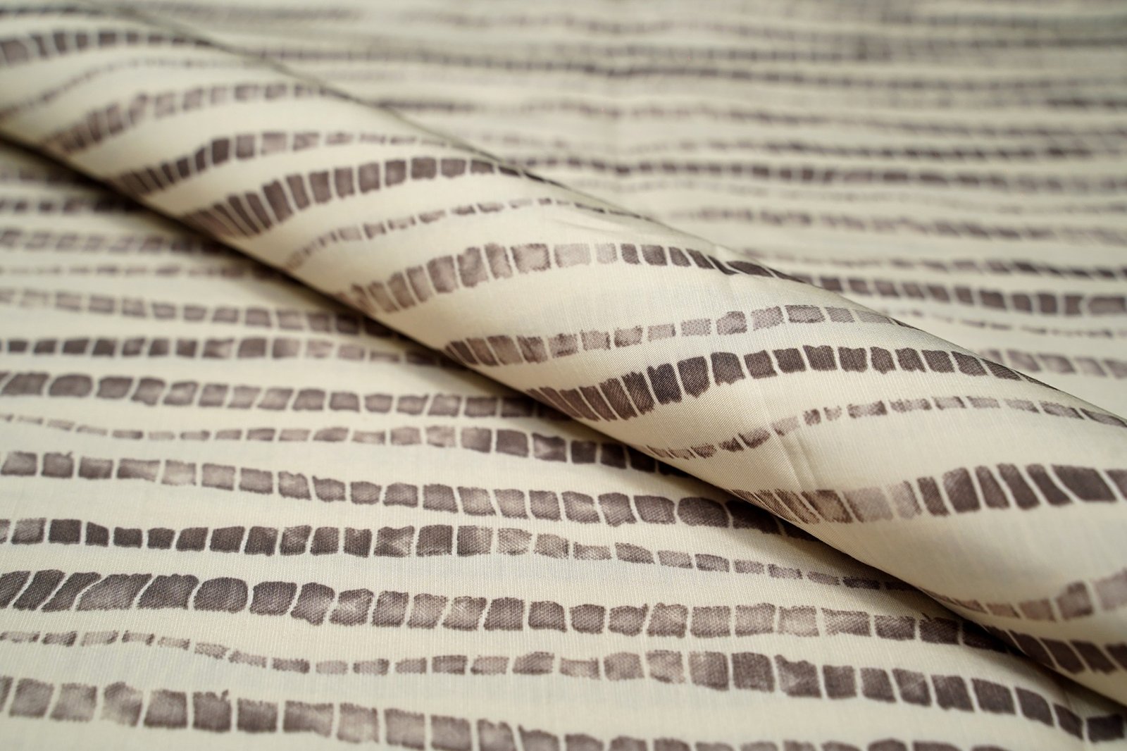 CREAM COLOR MUSLIN SILK BROWN DIGITAL SHIBORI PATTERN FABRIC 10142