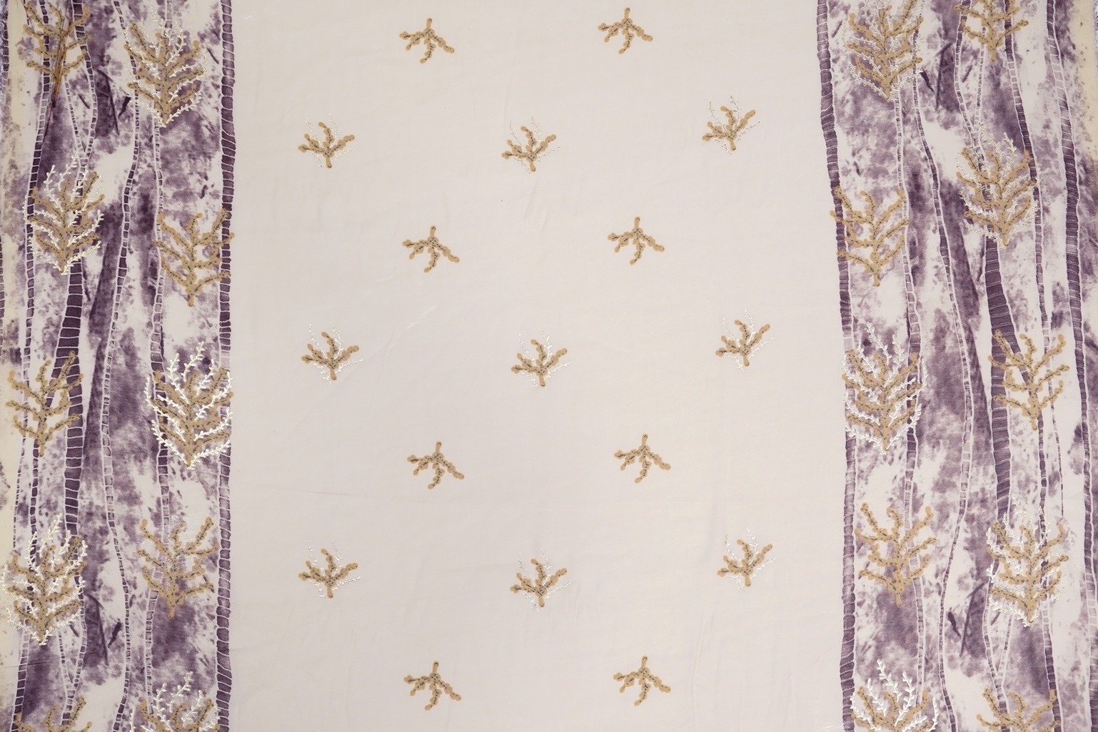 FAIRYTALE GREY COLOR MUSLIN SILK FLORAL & ABSTRACT BOX WITH GOLD METALIC FOIL LAYER CHAIN PATTERN PRINTED FABRIC  11602