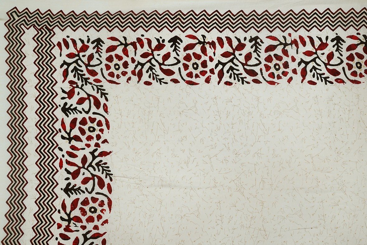 FAIRYTALE GREY COLOR MUSLIN SILK FLORAL & ABSTRACT BOX WITH GOLD METALIC FOIL LAYER CHAIN PATTERN PRINTED FABRIC  11602