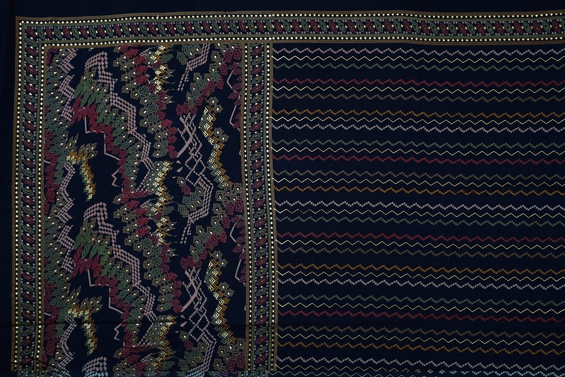 FAIRYTALE GREY COLOR MUSLIN SILK FLORAL & ABSTRACT BOX WITH GOLD METALIC FOIL LAYER CHAIN PATTERN PRINTED FABRIC  11602