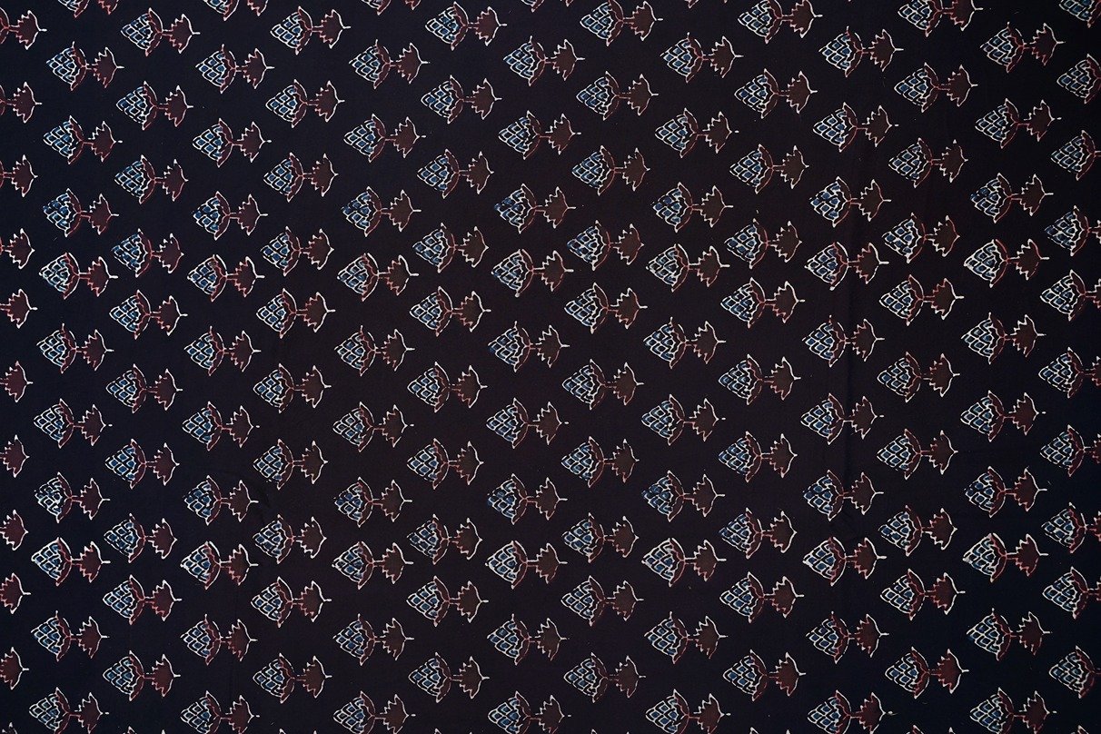 GAMTHI RED COLOR BLUE HAND BLOCK DROP SHAPE MOTIF MODAL SILK PRINT 10212