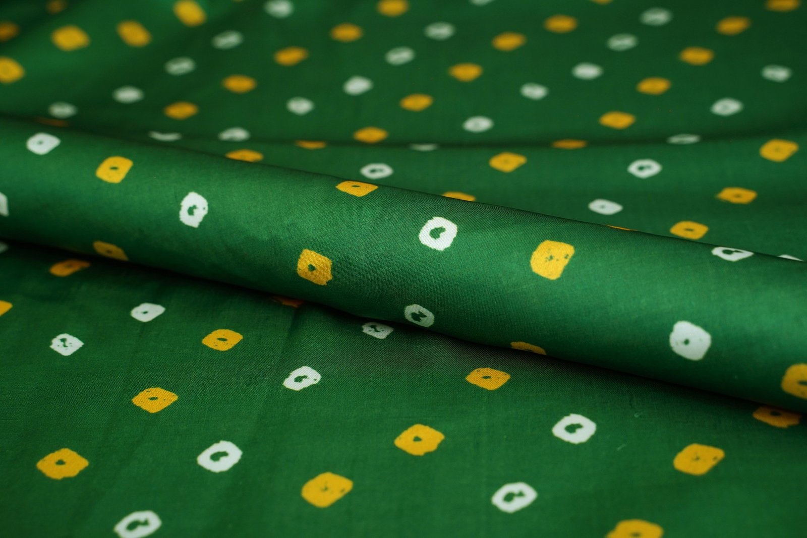 BRICK RUST BROWN COLOR POLY MODAL SILK CREAM BANDHNI CHAIN PATTERN PRINTED FABRIC 10288