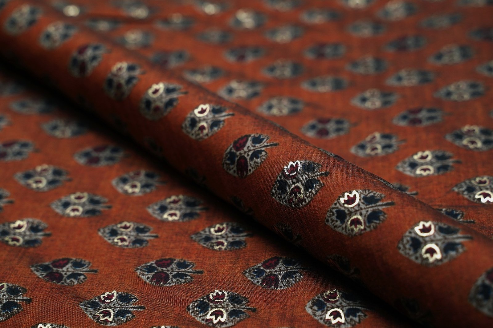 BOLD MAROON COLOR REYON SLUB BLUE ABSTRACT DIGITAL MOTIVE PATTERN PRINTED FABRIC  9999