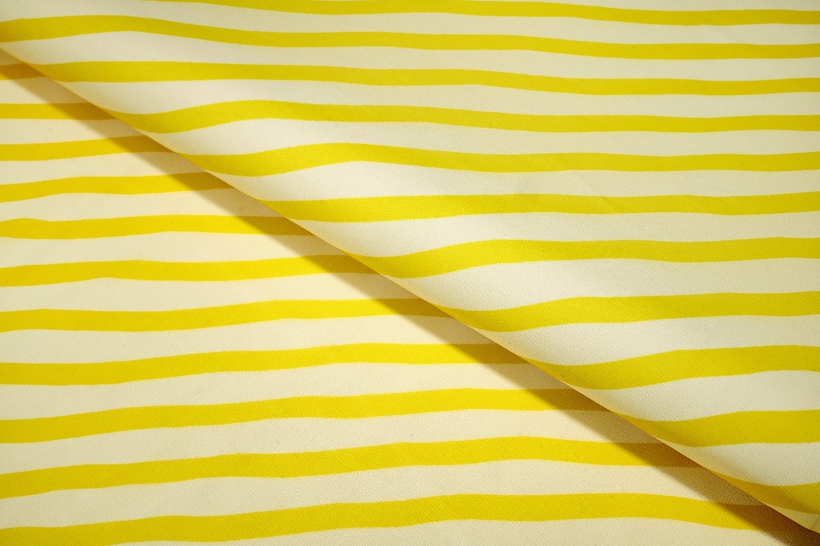 LIME GREEN & OFFWHITE COLOR WISCOSS GEORGET DIGITAL LEHRIYA PATTERN PRINTED FABRIC 10436