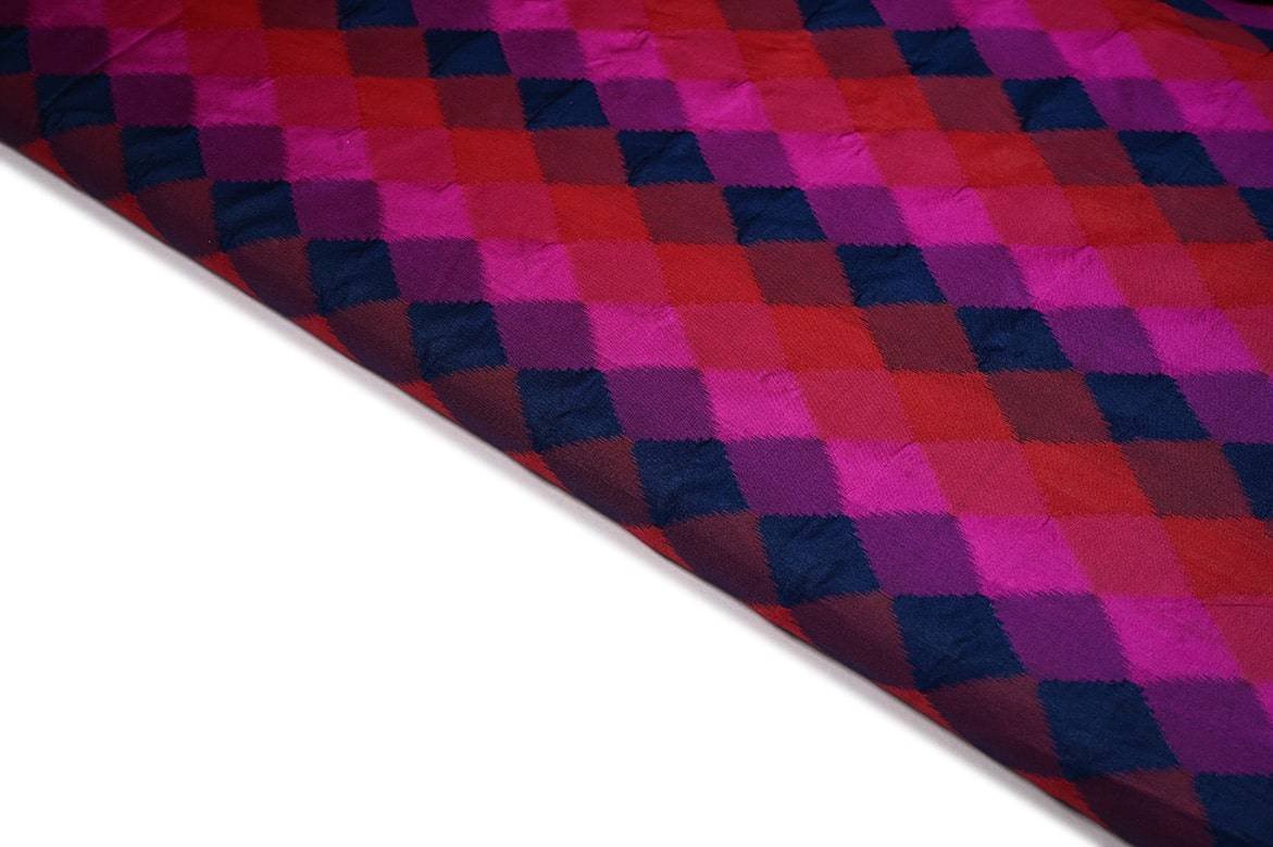 MAGENTA PINK COLOR WISCOSS UPADA SILK MULTIPLE SHADES DIAMOND CHAIN DIGITAL PRINT FABRIC 11118
